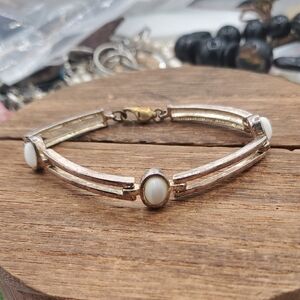 Elegant Silver Tone Arabian Vintage Bracelet with White Accents B3432